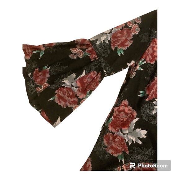 Like New Bobeau Floral Print Bohemian Cottage Core Bell Sleeve Flowy Top - M - Picture 6 of 9